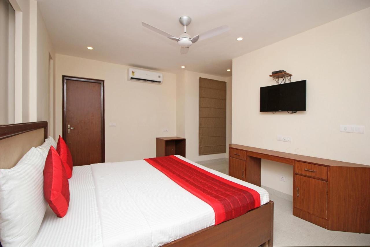 Oyo Hotel Blu Pebbles Near Delhi Airport New Delhi Exterior photo